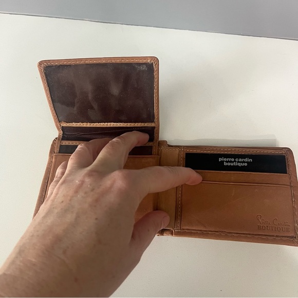 New with Tags Pierre Cardin Tan/Camel Leather Passcase Billfold Wallet - Picture 2 of 5